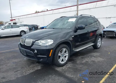2012 BMW X5 xDrive35D z USA, uszkodzony, nr VIN 5UXZW0C54CL666258